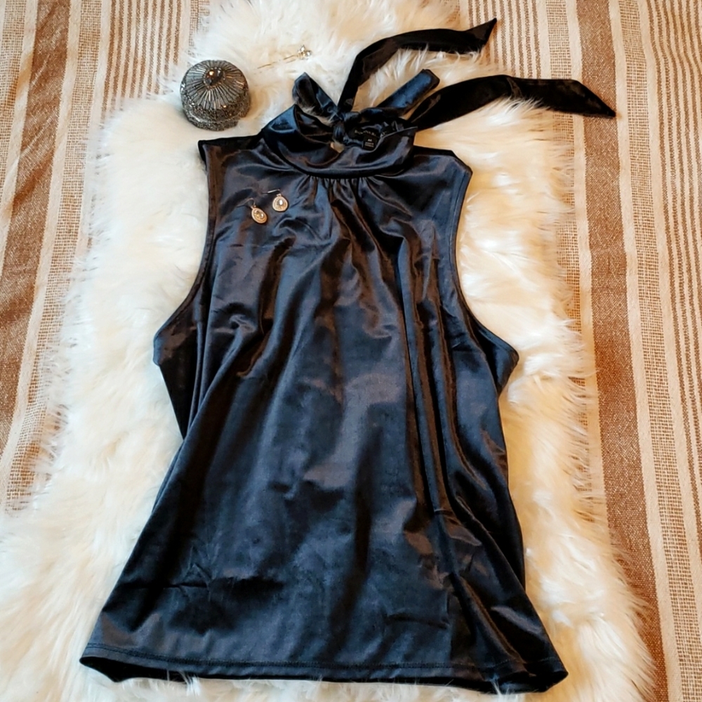 Banana Republic | Velvet Tie-Neck Top | Medium | Black | NWT